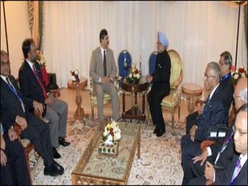 Pak-India agreeto continue composite dialogue